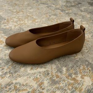 Everlane day glove flat caramel